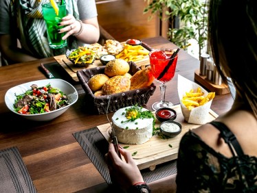 Food Trends: Stay updated on the latest dining trends